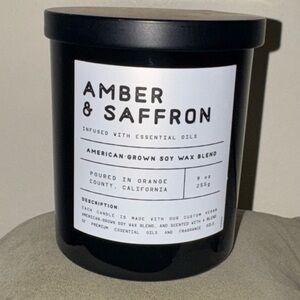 Leoben Company Amber and Saffron Scented Candle 9oz glass jar